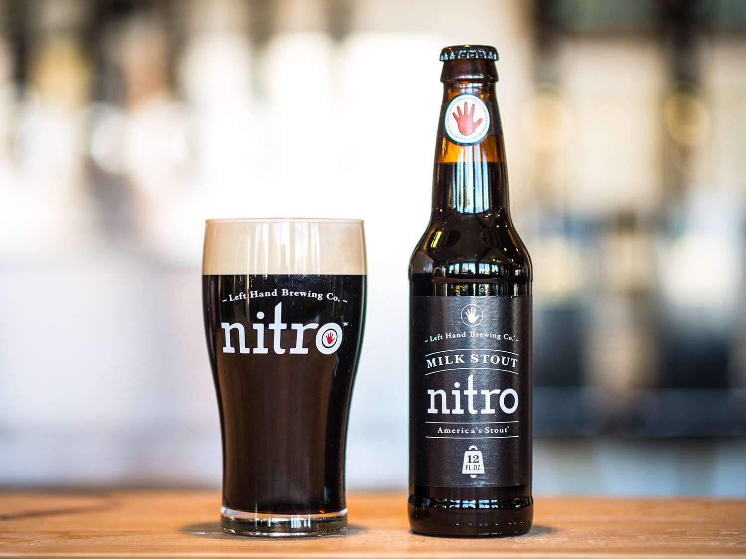Pint Glass la lua chon truyen thong cho Milk Stout dac biet la cac bien the nhu Becker Nonic hoac Tumbler - Milk Stout Nitro: Giai Điệu Đen &Oacute;ng Chạm Đến Tr&aacute;i Tim