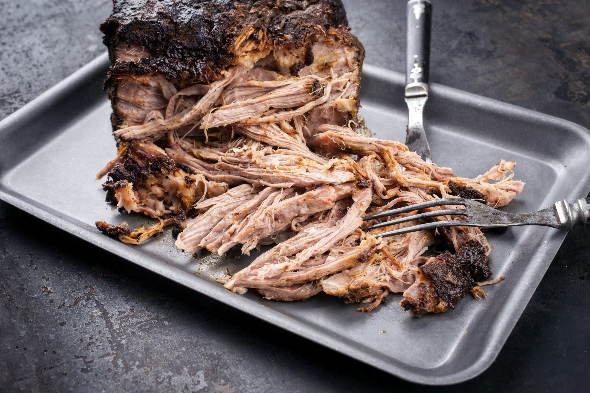 Hoponius Union: Tief wie ein See im Mondlicht Pulled Pork – das Brotmalz mildert die Schärfe, während das trockene Schweinefleisch das Fett reinigt – Hoponius Union: So tief wie ein mondbeschienener See