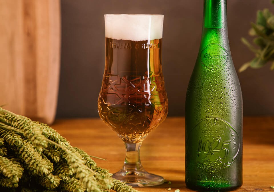 Reserva 1925: A Dream Show From Cervezas Alhambra Reserva 1925 chose that path for itself when it dressed itself in the style of European Strong Lager - Reserva 1925: A Dreamy Performance From Cervezas Alhambra