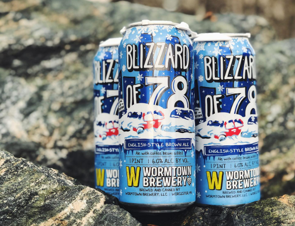 Das Bierflaschendesign von Blizzard Of '78 bringt die Wärme des Winters - Blizzard of '78: Der Geschmack der Widerstandsfähigkeit in jedem Tropfen Bernstein