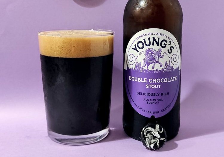 Thuong thuc Youngs Double Chocolate Stout o nhiet do tu 10 13&deg;C se mang lai trai nghiem tot nhat - Young's Double Chocolate Stout: Trọn Vẹn Từng Ph&uacute;t Gi&acirc;y