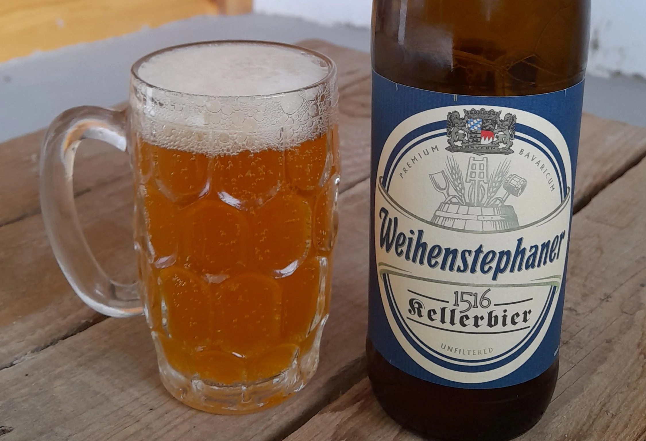 Weihenstephaner 1516 Kellerbier: Lát Cắt Của Dòng Thời Gian Weihenstephaner 1516 Kellerbier la mot lager co dien khoac len minh phong vi tho moc va thuan khiet - Weihenstephaner 1516 Kellerbier: Lát Cắt Của Dòng Thời Gian