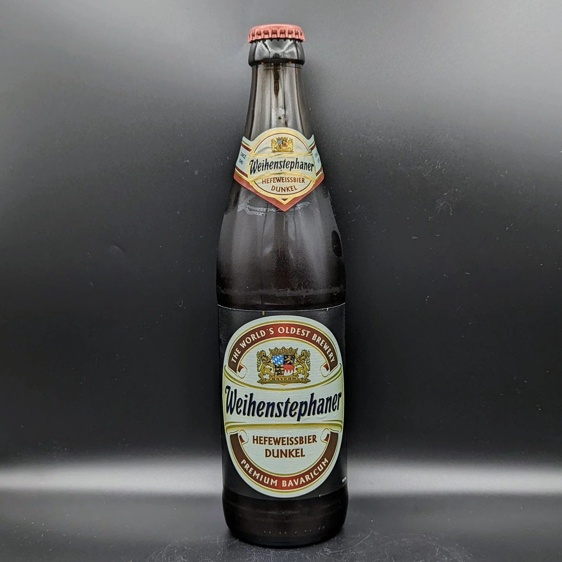 Weihenstephaner Hefeweissbier Dunkel has classic design - Weihenstephaner Hefeweissbier Dunkel: The Seductive Black Soul