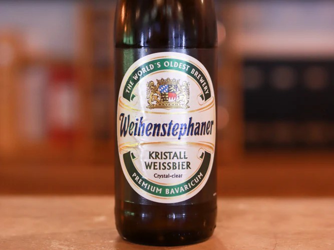 Weihenstephaner Kristallweissbier: The Crystal Gem of German Brewing Art Weihenstephaner Kristallweissbier – Crystal clear beer with a banana aroma from 1040 - Weihenstephaner Kristallweissbier: The Crystal Gem of German Brewing Art