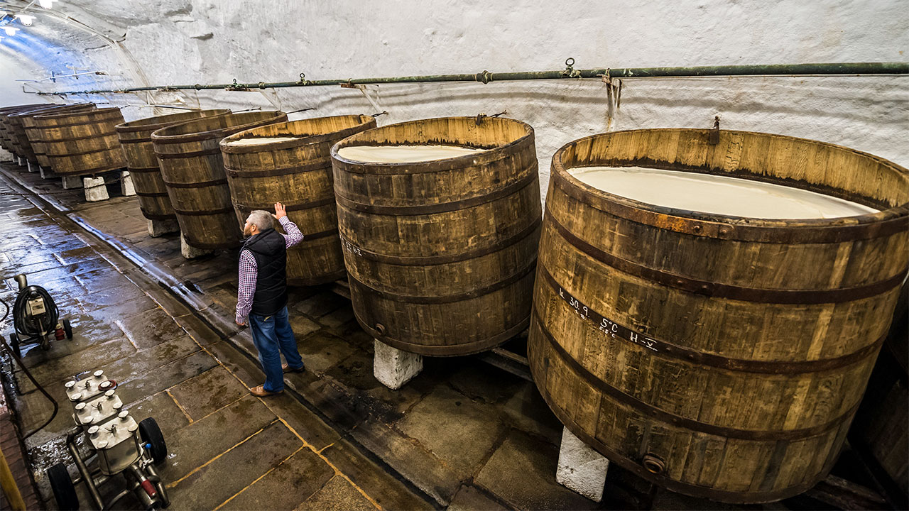 French like a monk practicing meditation on beer with notes of roasted almonds and light smoke - Bretta Rosé: When 'Crazy' Yeast Meets Addictive Fruit