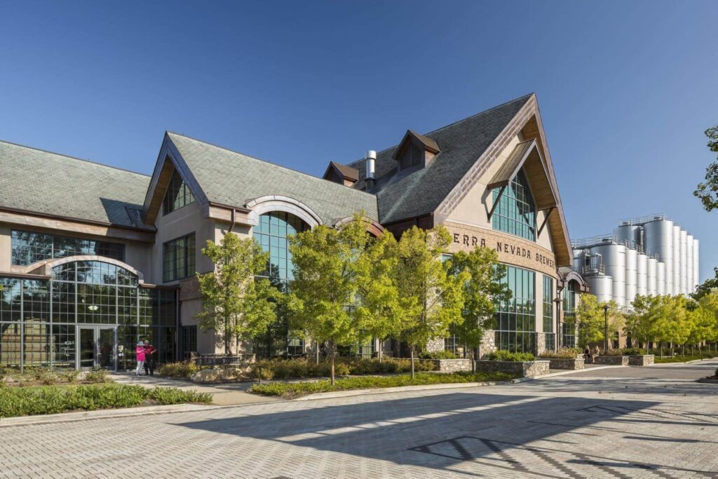 17 09 0124 edit 1 2 1024x683 - Summerfest: Gọi Nắng H&egrave; Trong Từng Giọt Bia