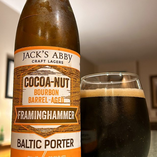 Framinghammer - Cocoa-Nut: The Seductive Black Masterpiece The beer is as dark as night, not only does it show off its dark color when faced with the light - Framinghammer - Cocoa-Nut: The Seductive Black Masterpiece