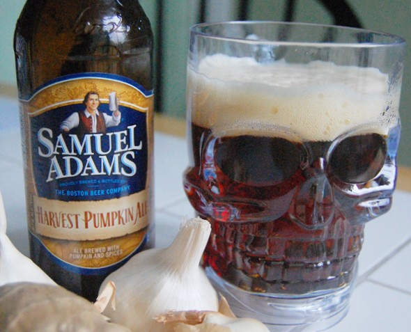 Bia co mau ho phach lap lanh duoi nang chieu ta hay sac do tham cua mot chiec la phong cuoi mua sap roi - Harvest Pumpkin Ale: Kh&uacute;c T&igrave;nh Ca B&iacute; Ng&ocirc; Gọi Thu Về