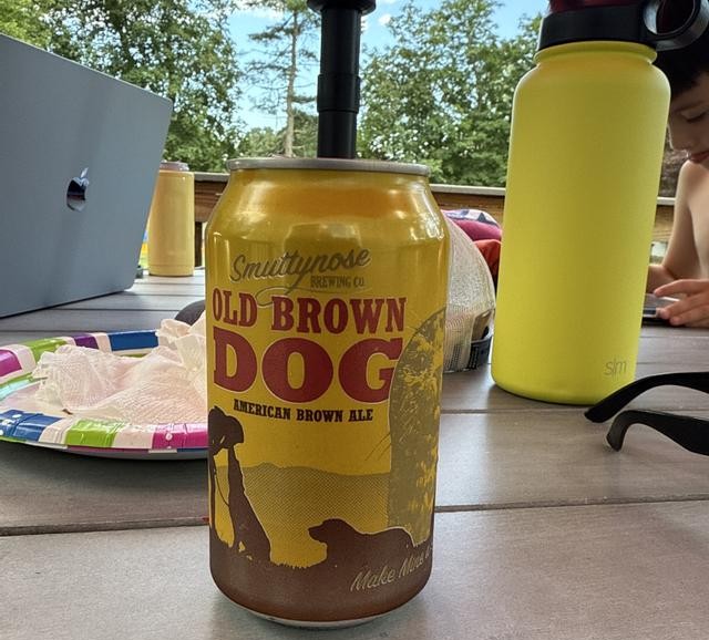 Old Brown Dog's SRM 15–25 dark brown beer reminds me of caramel autumn leaves - Old Brown Dog: The Brown Dog Breathes Soul Into Every Drop Of Beer