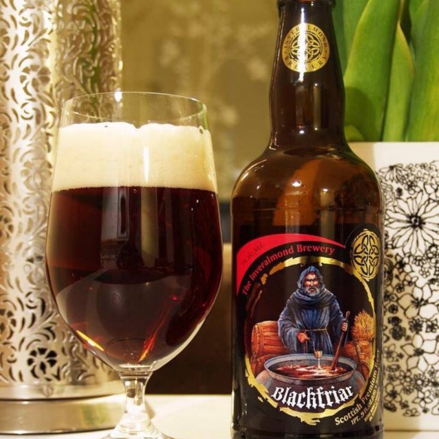 Blackfriar: Từ Tu Viện Cổ Đến Ly Bia Đầy Quyến Rũ Bia co mau tu nau do sam quyen ru den dong dam am ap anh len duoi anh den nhu nhung vien da quy Highland - Blackfriar: Từ Tu Viện Cổ Đến Ly Bia Đầy Quyến Rũ