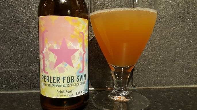 Bier hat eine Farbe von dunklem Gelb bis zu warmem Bernstein wie der Sonnenuntergang durch ein Kristallglas - Perler For Svin: The Pure Classic Pearl