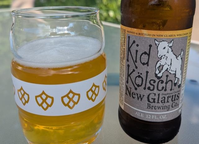 Bia co mau vang rom tinh khiet nhu nhung tia nang dau tien xuyen qua ke la - Kid K&ouml;lsch: Nốt Trầm Gi&ograve;n Tan Giữa Bản Giao Hưởng Bia Mỹ