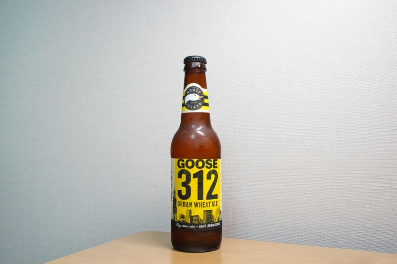 Bottle of Goose Island 312 Urban Wheat Ale
