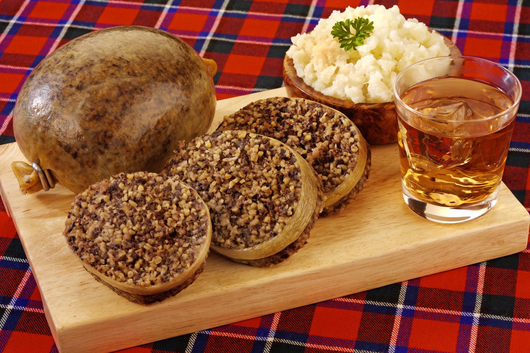 Blackfriar: Từ Tu Viện Cổ Đến Ly Bia Đầy Quyến Rũ Haggis mon an truyen thong phu hop de thuong thuc cung bia nay - Blackfriar: Từ Tu Viện Cổ Đến Ly Bia Đầy Quyến Rũ