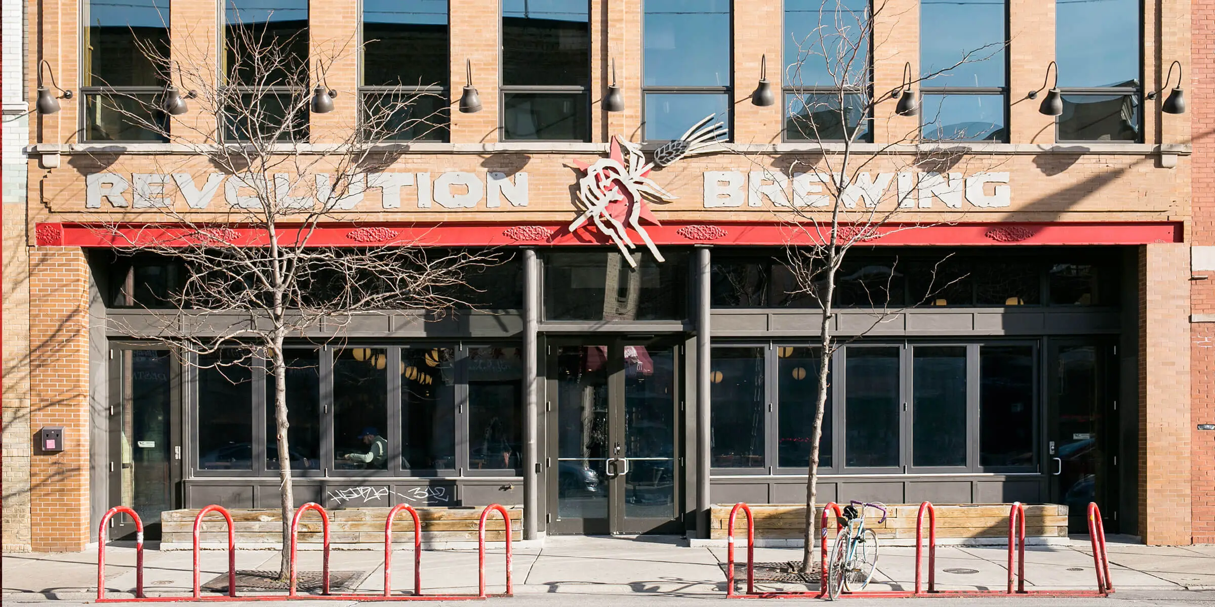 Von außen braut sich eine Revolution zusammen – Totengräber Billy: Den Tiefen eines tiefen Egos lauschen