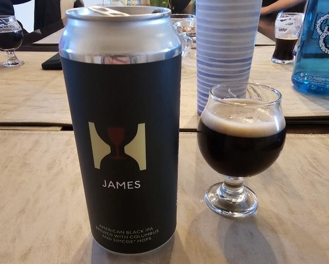 Ein Freund James Black IPA ist wie ein Seelenverwandter, der immer zu Ihnen zurückkommt – James: Die bittersüße Essenz, die die Herzen von Bierkennern erobert