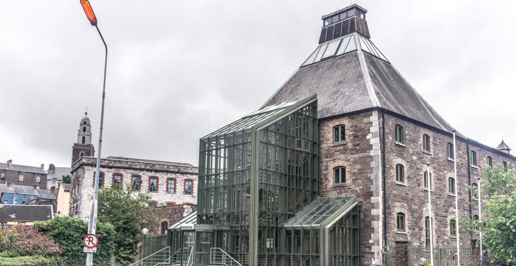 Außenansicht der Brauerei Murphy Brewery Ireland Limited – Murphy’s Irish Stout: Die Essenz Irlands in jedem schwarzen Tropfen