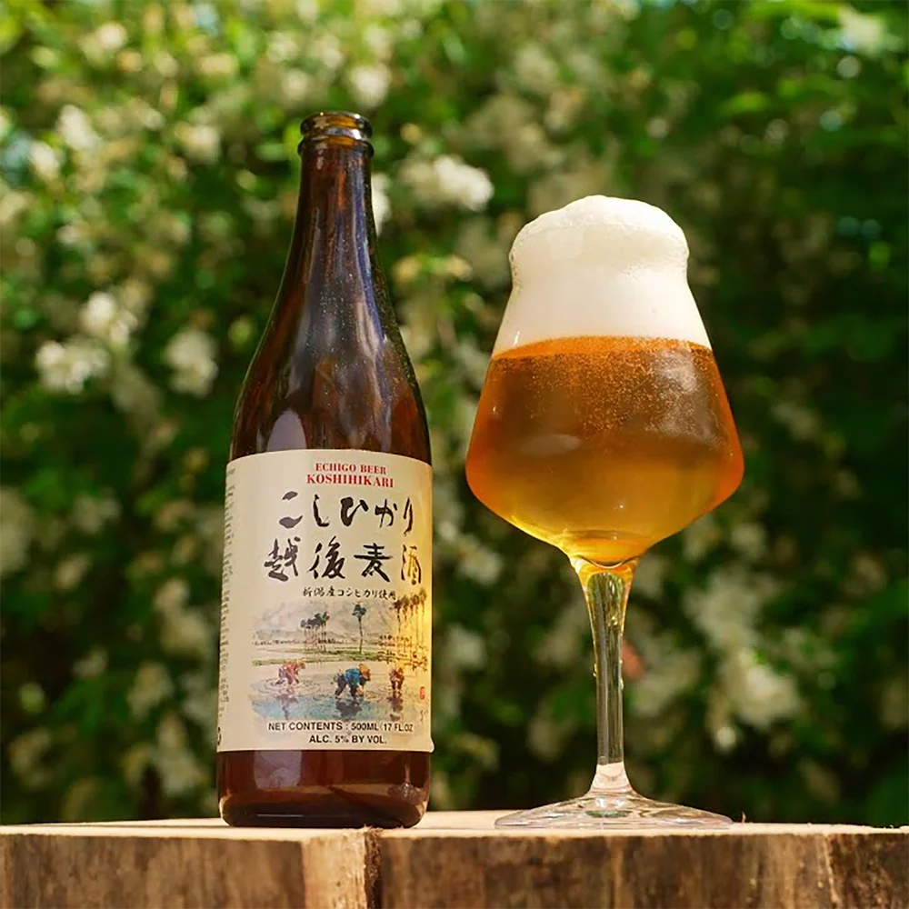越後コシヒカリビール:天地の清らかな魂 コシヒカリエチゴビールは、ユニークな形状のユニークなビール瓶デザインです - 越後コシヒカリビール:天地の清らかな魂