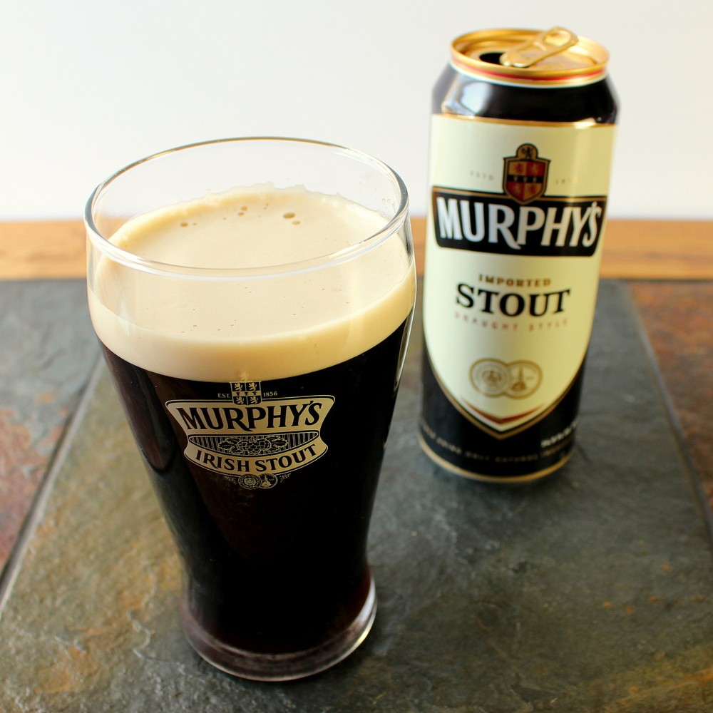Murphys Irish Stout hat ein klares und markantes Bierdosendesign - Murphy's Irish Stout: Die Essenz Irlands in jedem schwarzen Tropfen