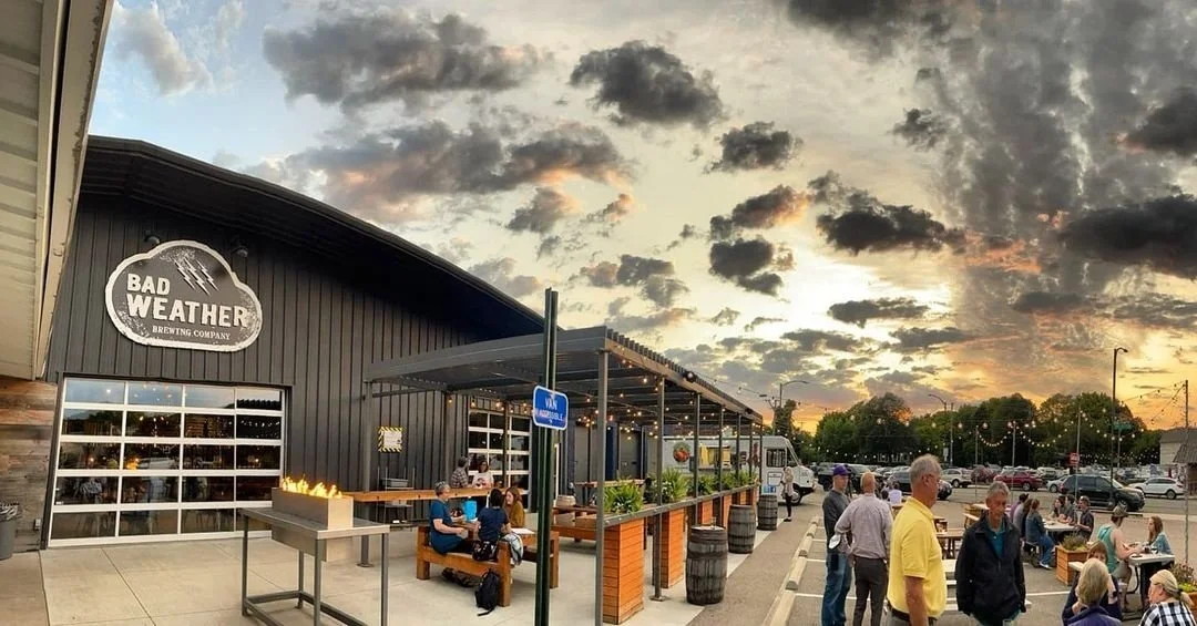 Tippin' It Down: Nàng Thơ Hổ Phách Giữa Thế Giới Bia Thủ Công Nha may bia Bad Weather Brewing Company nhin tu ben ngoai vo cung nao nhiet 1 - Tippin' It Down: Nàng Thơ Hổ Phách Giữa Thế Giới Bia Thủ Công