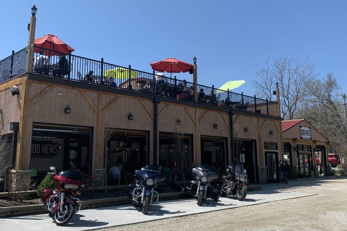 Nha may bia Defiance Brewing Co. nhin tu ben ngoai vo cung hien dai - Gutch English Style Mild Ale: Men Say Từ Bản Nhạc Dịu D&agrave;ng