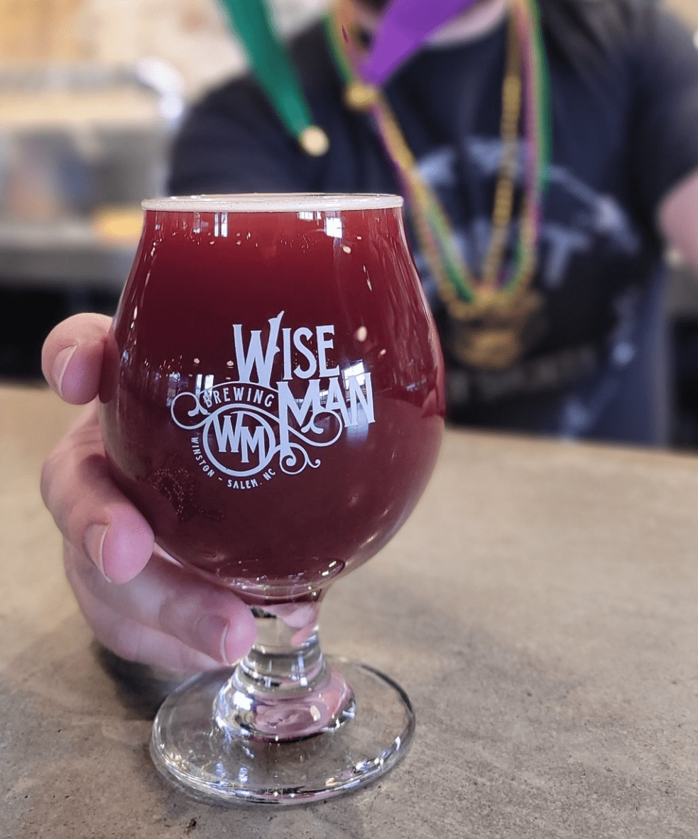 Genießen Sie Outraged Daughters als wertvolles Geschenk – Outraged Daughters: Ein purpurrotes Liebeslied im Herzen des Craft Beer