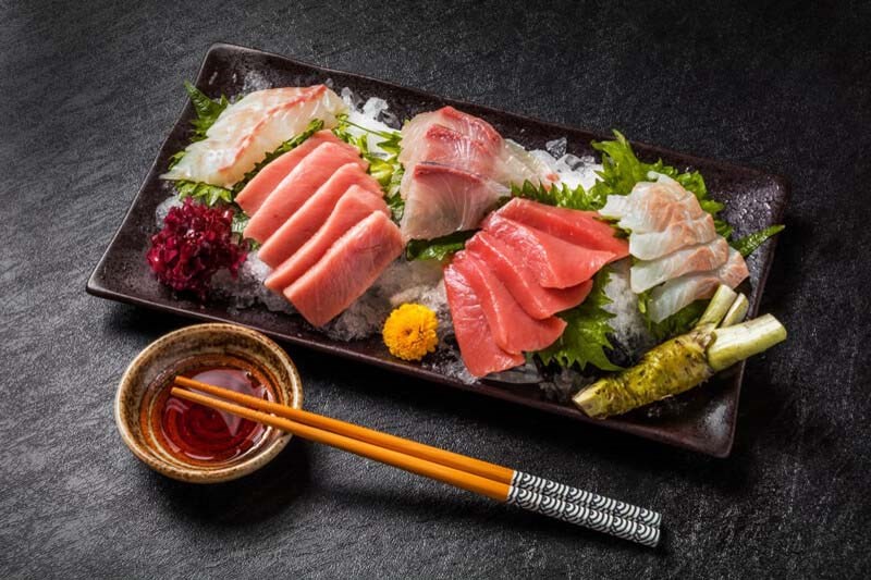Heineken Premium Light Lager: Eine Geschichte, die Herzen eroberte Sashimi passt perfekt zu diesem Bier - Heineken Premium Light Lager: Eine Geschichte, die Herzen gewinnt