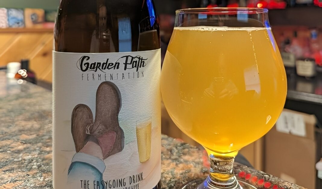 気楽な飲み物 男性はル・タ・ヴェ・ヴォイ・ドン・クエと言う