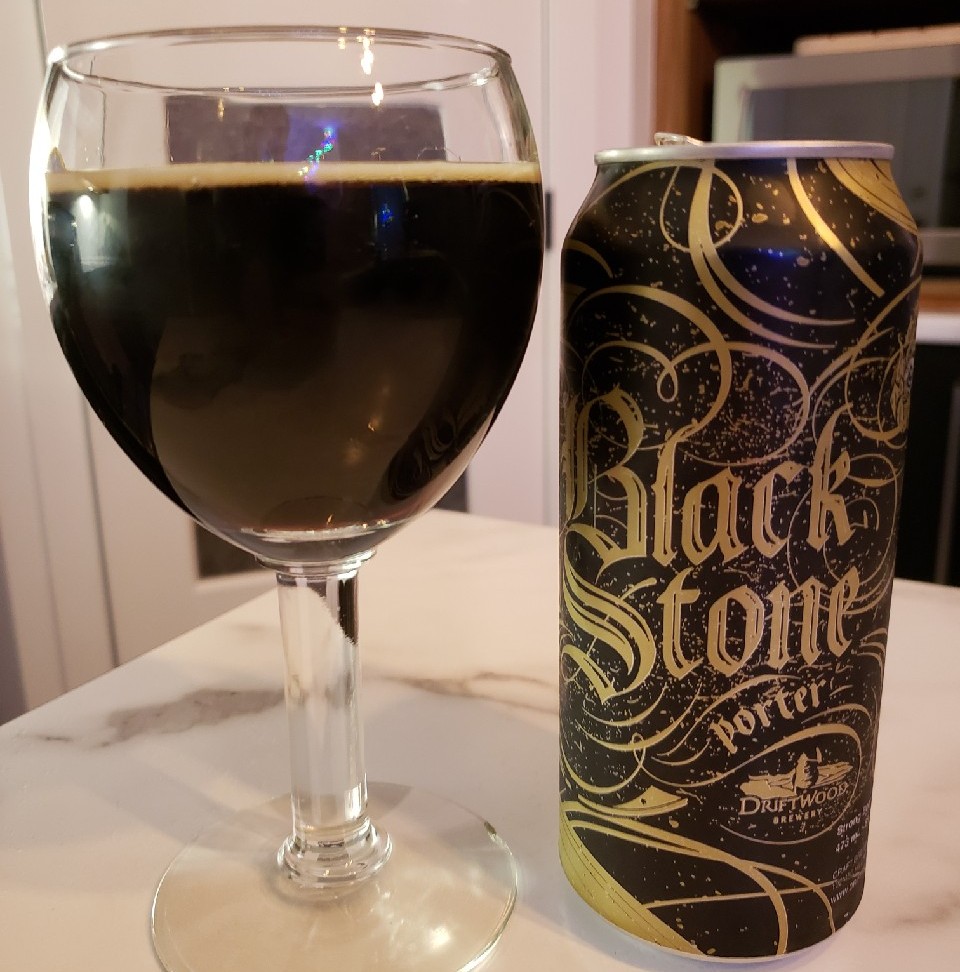 Genießen Sie Blackstone Porter in einem Raum, der das Bier hervorhebt - Blackstone Porter: Der Boden des Glases ist ein ganzer Himmel