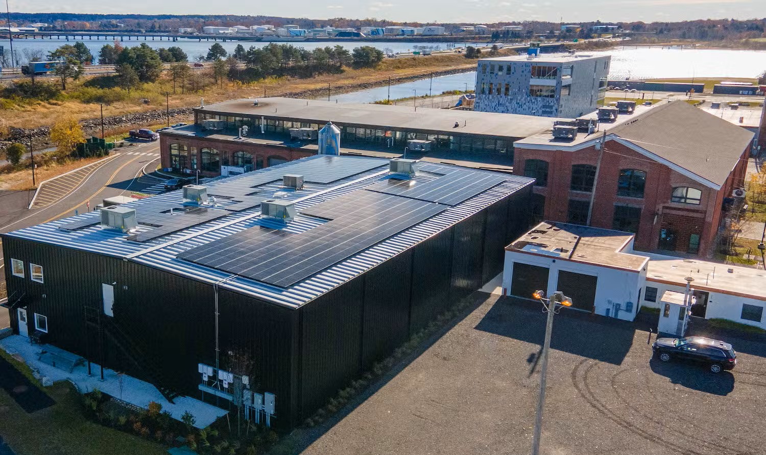 Toan canh nha may bia Bissell Brothers Brewing Co. nhin tu tren cao xuong - The Substance: Cuộc Gặp Gỡ Định Mệnh Với Tinh T&uacute;y Hazy IPA