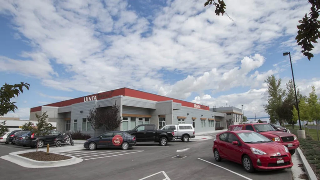 Uinta Brewing Exterior slideshow 1024x576 - Hop Nosh IPA: C&acirc;n Bằng Vị Đắng v&agrave; Tinh Thần Bền Vững