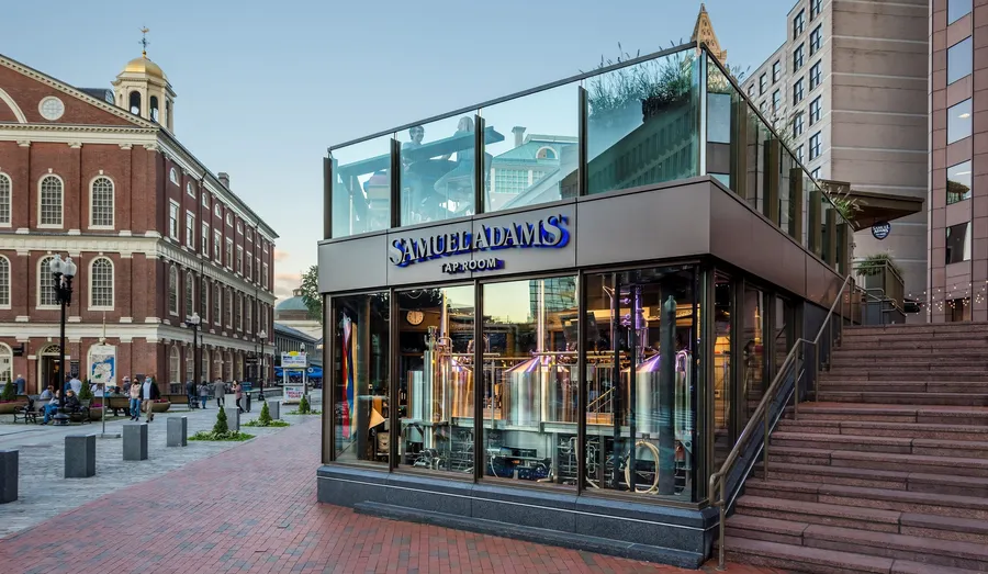 sam adams taproom - Samuel Adams Rebel IPA: Một Ch&uacute;t Đắng Cho Những Điều Đ&atilde; Cũ