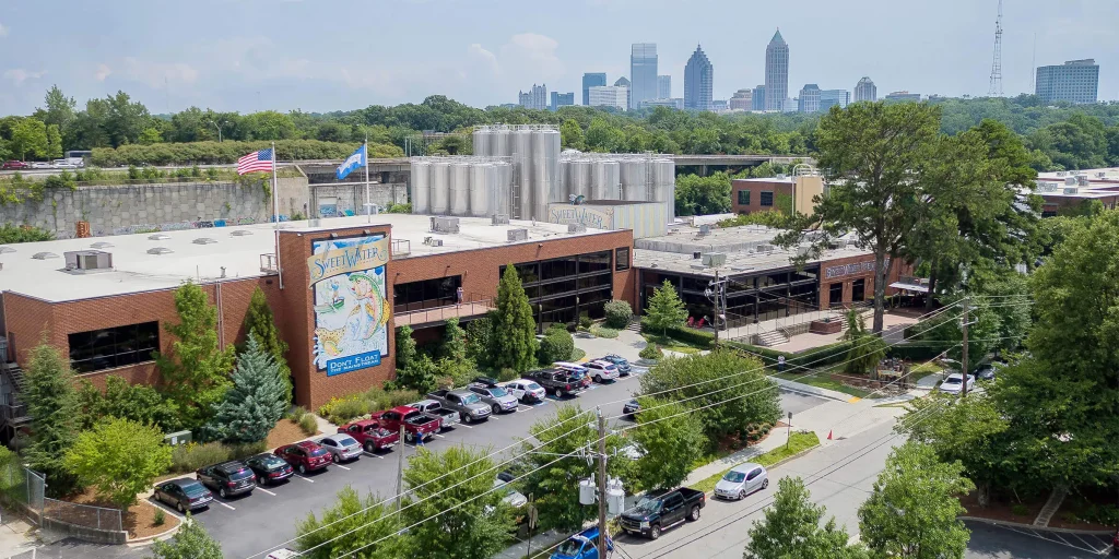 420 エクストラ ペール エール: アトランタからの自由の一口 AB Breweries SweetWater Brewing Company 外観 バナー1枚 1024x512 - 420 エクストラペールエール:アトランタからの自由の一口