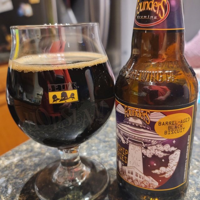 Bia co mau den tuyen hoac nau den sam huyen bi cua no goi len hinh anh cua mot dem khong trang sau tham va day bi an - Barrel-Aged Black Biscuit: Kiệt T&aacute;c Khơi M&agrave;u Cảm X&uacute;c