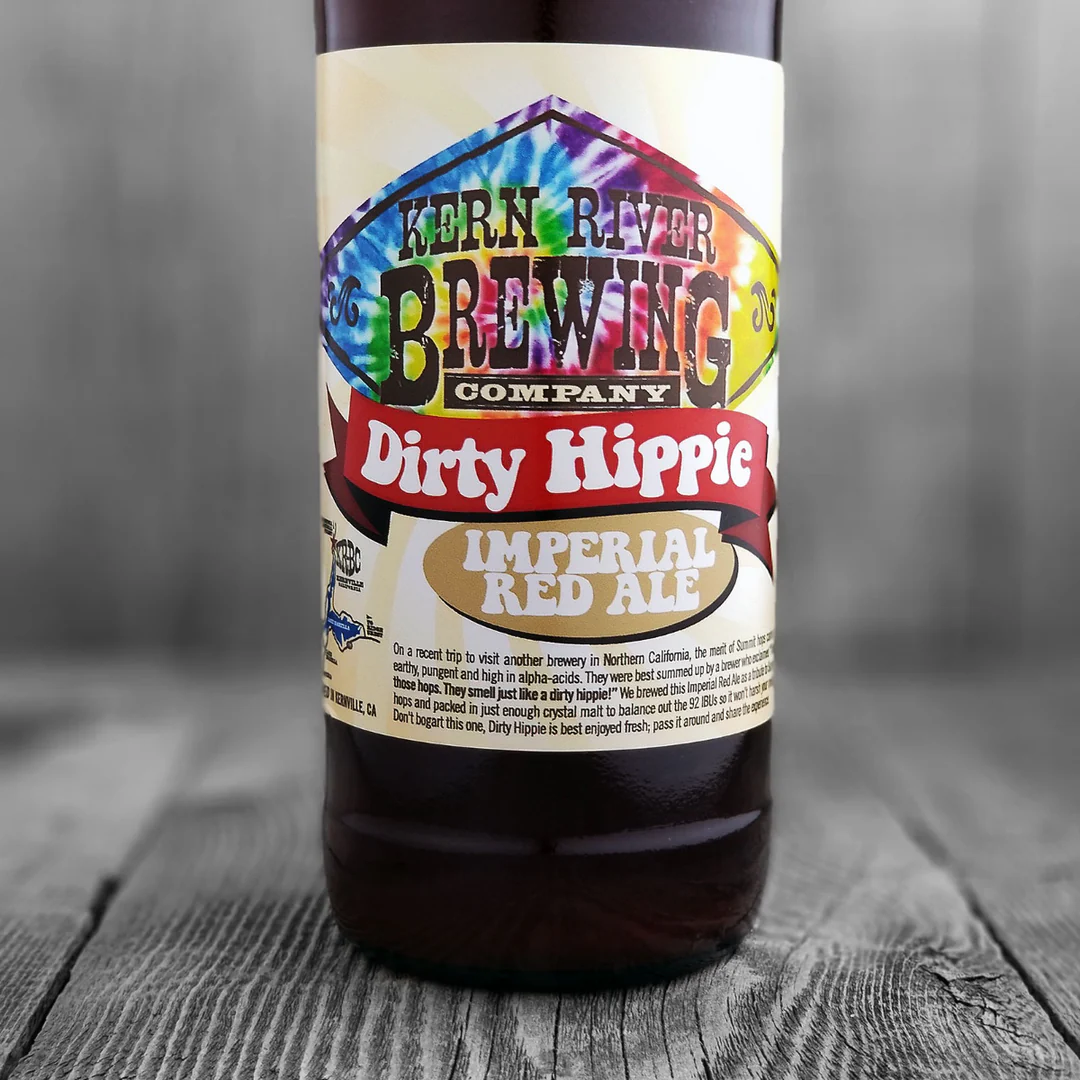 Ale zum 6. Jubiläum: Kern Rivers Touch of Memory Bier hat eine kalte, eisige Farbe, die das warme Licht reflektiert, oder sogar eine tiefbraune Farbe wie der Sonnenuntergang über der Sierra Nevada - 6th Anniversary Ale: Berühren der sesshaften Erinnerungen des Kern River