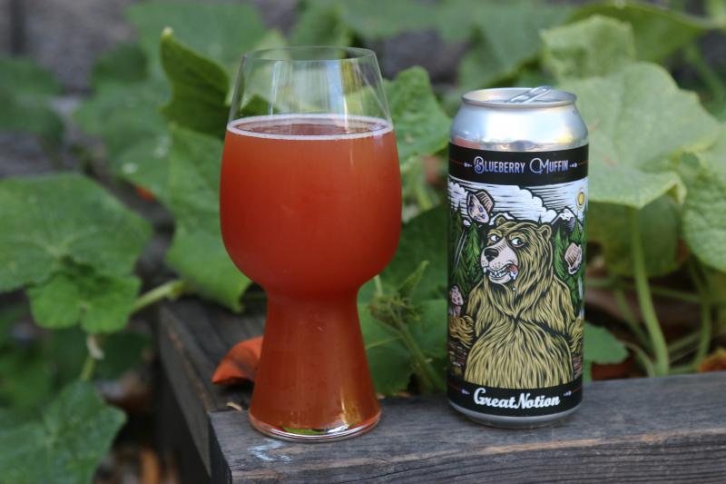 Beer with the color of a sunset dyed in the color of ripeness and a beer body that opens up a feeling of food that has not been hidden - Blueberry Muffin: Lost in a Dreamy World with Purple