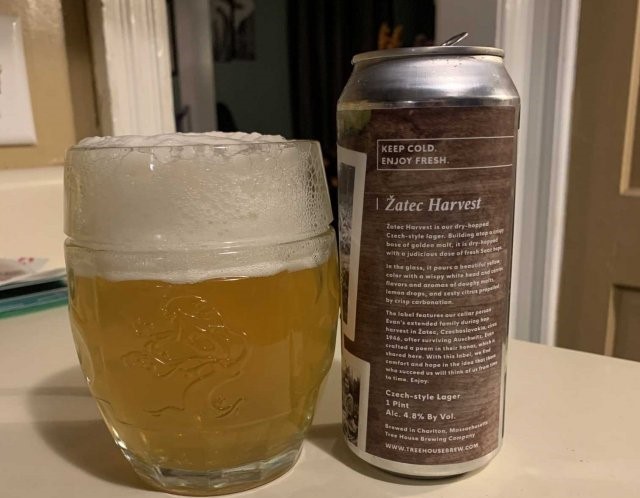 Bier mit einer goldenen Farbe, die wie die Strahlen der frühen Herbstsonne funkelt – Žatec Harvest: Hefe von den goldenen Feldern