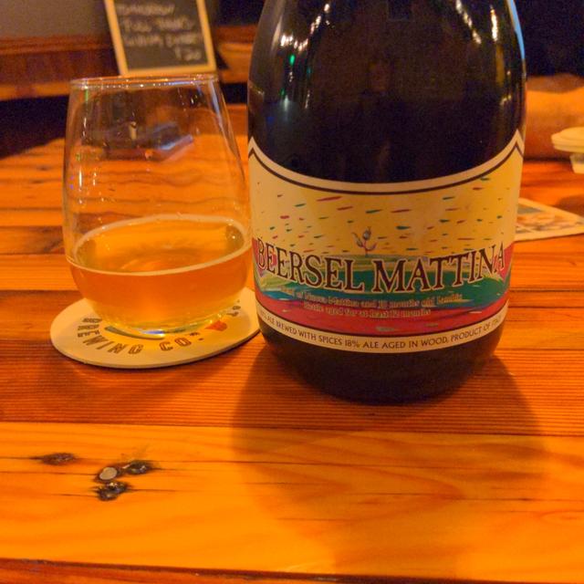 Beer has amber color like the morning sun shining through the mist on the fields in Beersel - Beersel Mattina: Sweet Dawn From the Italian - Belgian Love Story