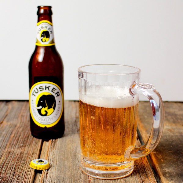 Bia co mau vang rom nhat ay lap lanh anh vang kim duoi nang - Tusker Finest Quality Lager: Hồn Kenya Trong Giọt Nắng