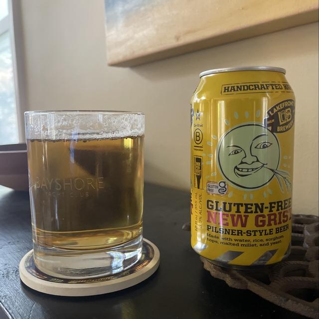 Bia co mau vang rom nhat lap lanh nhu mot vien ngoc trai long trong vat - New Grist Gluten-Free Pilsner Style Beer: Giọt Nắng Ban Mai