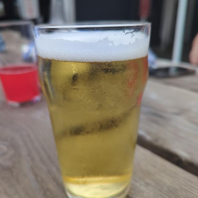 ライスのサイド:ビール好きの心のための純粋さの探求 ビールは朝露の雫のように輝く、最も輝く黄金色です - Side Of Rice: ビール好きの心のための純粋さの探求