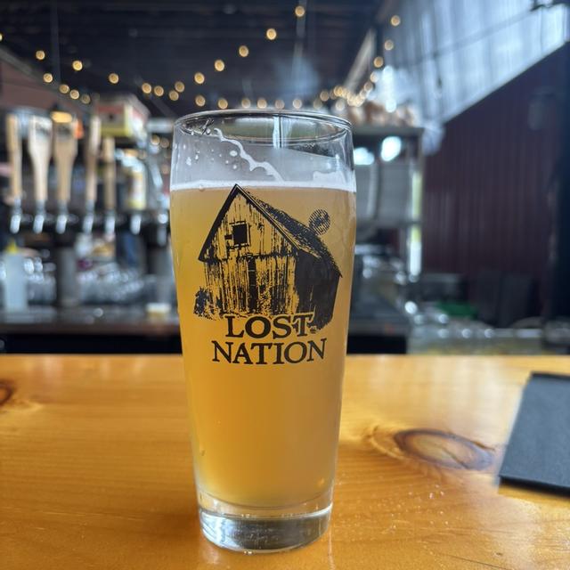 Bia co mau vang sang ruc ro nhu mau nang dau thu phan chieu tren nhung canh dong lua mach - Lokal Resident: Hồi Ức Về Một Ng&ocirc;i L&agrave;ng Mộng Mơ