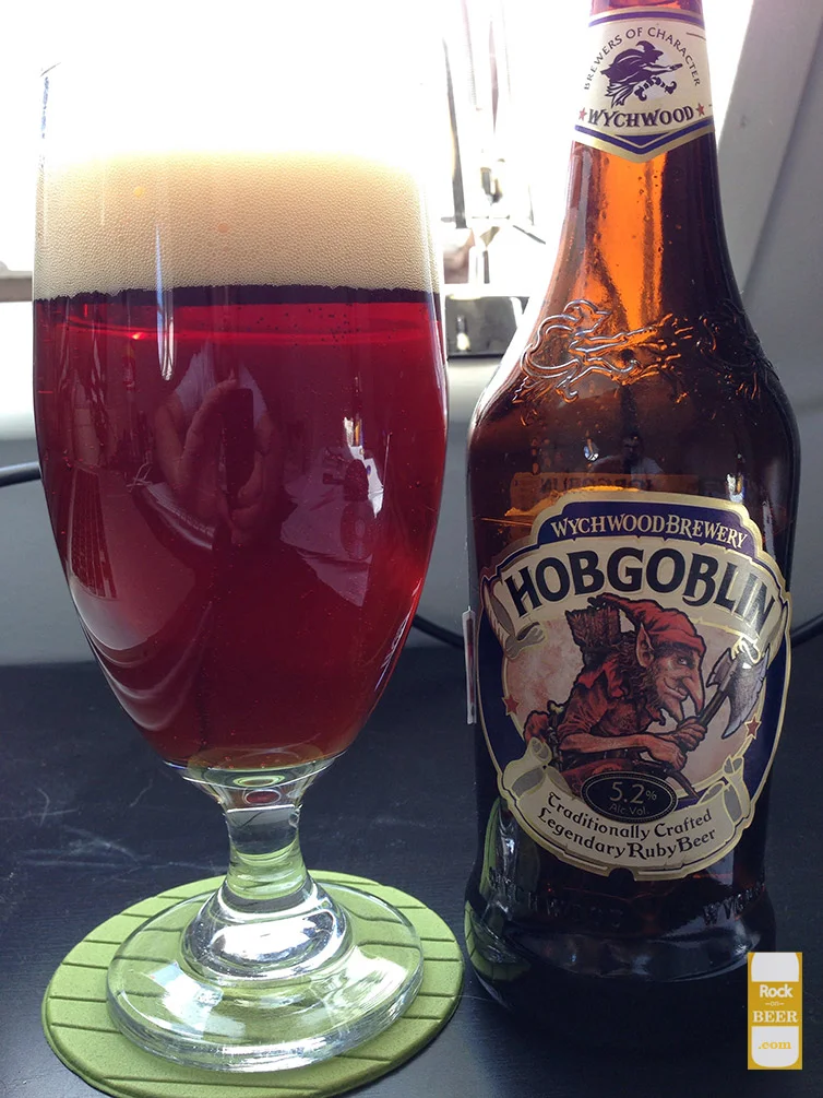 Hobgoblin Ruby: Đắm Mình Trong Câu Chuyện Đỏ Bia co mot mau do ruby huyen bi tua nhu anh lua bap bung trong lo suoi cua mot lau dai co vao dem dong - Hobgoblin Ruby: Đắm Mình Trong Câu Chuyện Đỏ