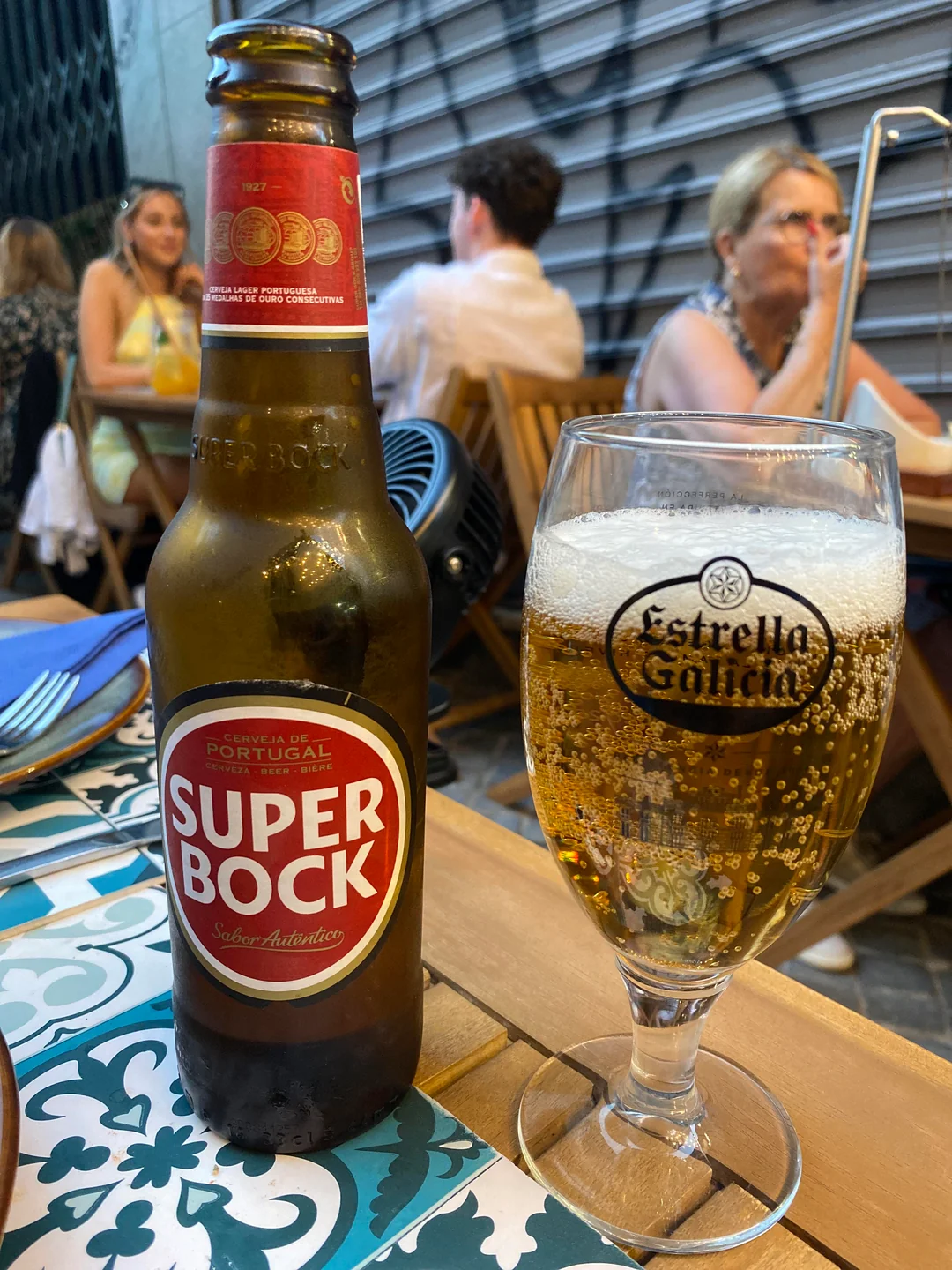 Beer has a warm amber color like the first rays of summer in China - Super Bock: Golden Legend Conquering Hearts