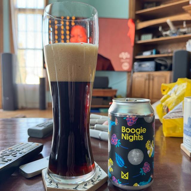 Boogie Nights: Điệu Vũ Hoài Niệm Trong Từng Ngụm Vàng Bia nay co mau nau dam quyen quy nhu vien ngoc mam xoi den an minh trong suong mo - Boogie Nights: Điệu Vũ Hoài Niệm Trong Từng Ngụm Vàng