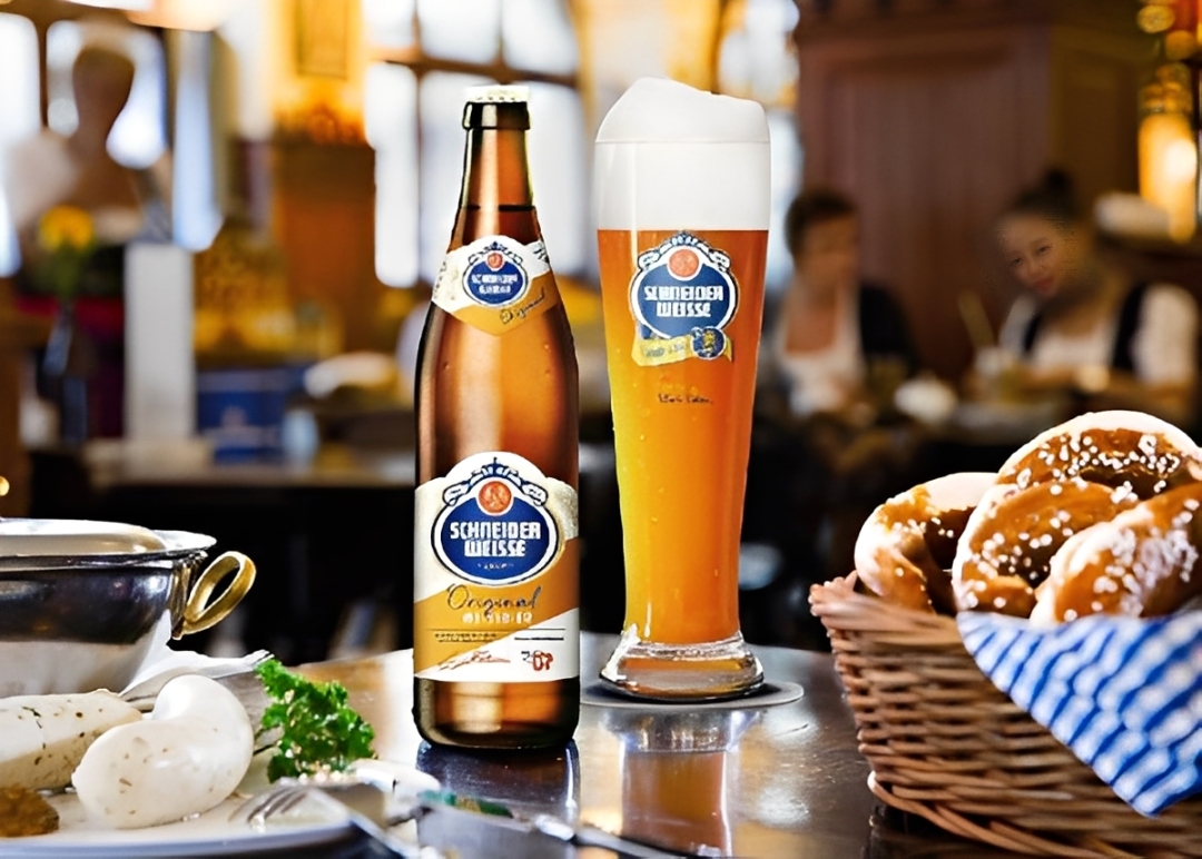 Tap 7: Di Sản Bất Tử Của Schneider Weisse Bia nay phu hop thuong thuc cung Weiswurst va pretzel Duc truyen thong - Tap 7: Di Sản Bất Tử Của Schneider Weisse