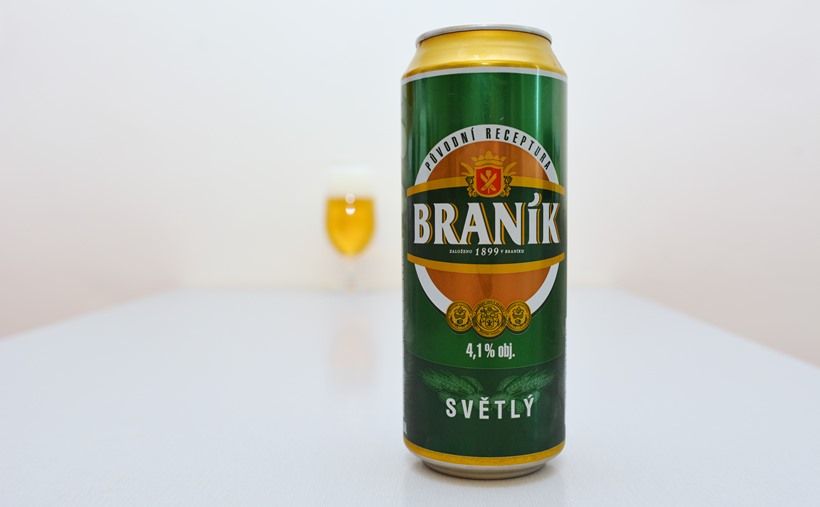 Branik Svetly entwarf eine beeindruckende Bierdose in Dunkelblau - Branik Svetly: Der sanfte Hauch tschechischer Träume