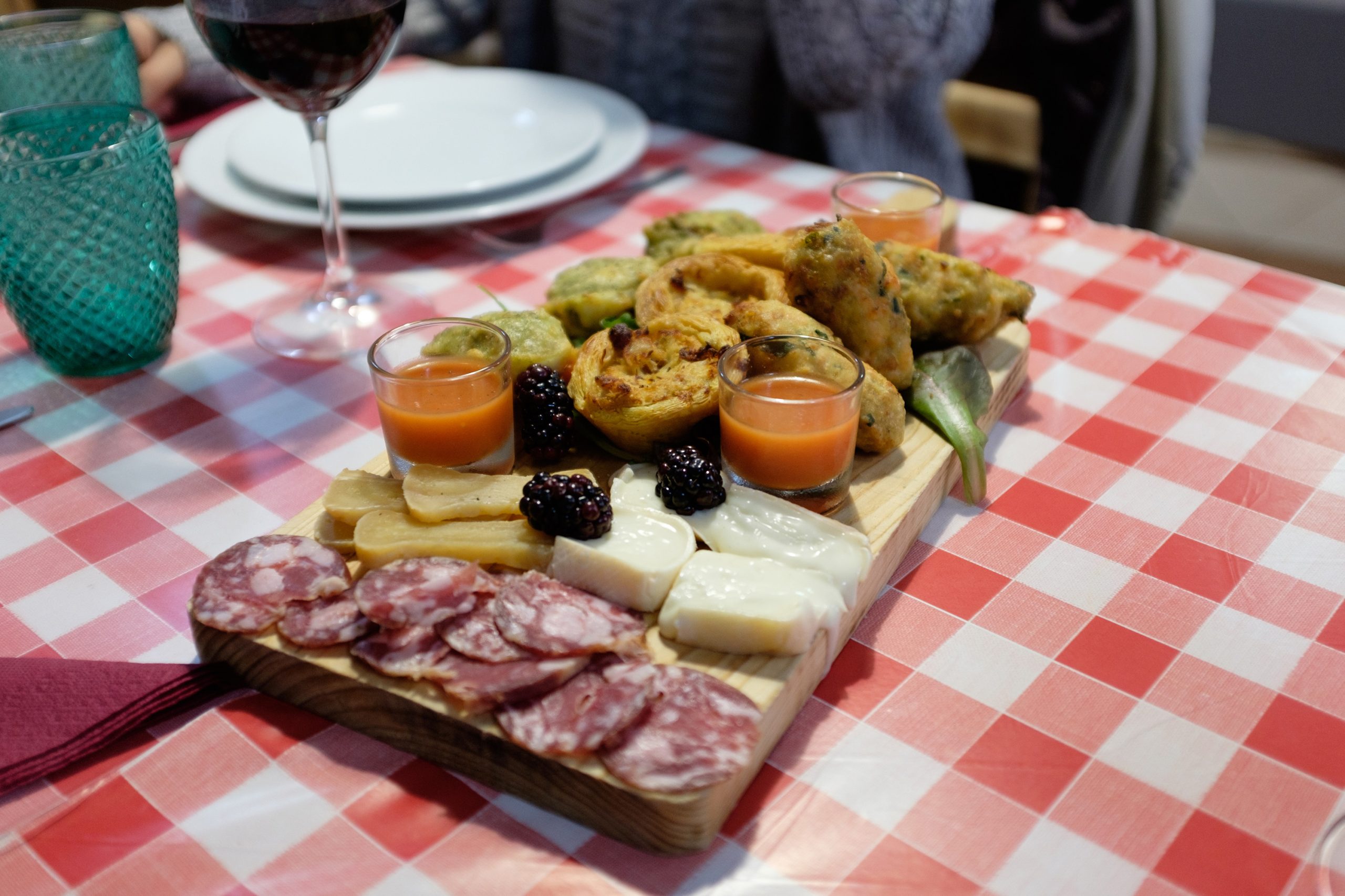 Light appetizers like petiscos are suitable to enjoy with this scaled beer - Super Bock: Golden Legend Conquers Hearts