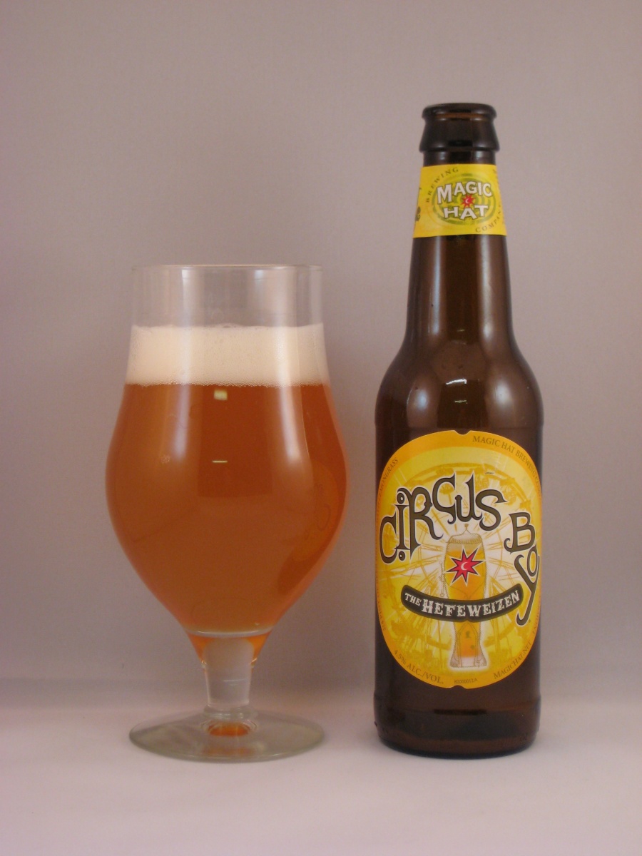 Circus Boy The Hefeweizen hat ein auffälliges Design mit frischer gelber Farbe - Circus Boy The Hefeweizen!: Der goldene Tanz des Clowns