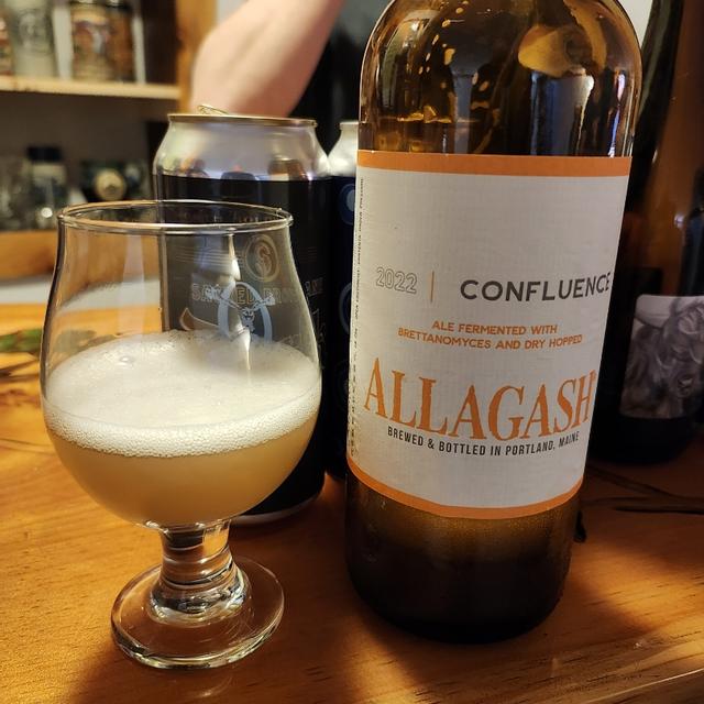 Confluence Ale co thiet ke sang trong toi gian vo cung de chiu - Confluence Ale: Nơi Trật Tự V&agrave; Hoang D&atilde; H&ograve;a L&agrave;m Một Điệu Nhạc